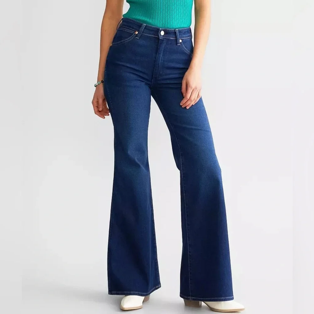 Wrangler Women's Blue Flare Jeans - Picture 2 of 6